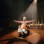 Coluna Prestes: encruzilhadas da Marcha da Esperança. Apresentação no Teatro de Contêiner em 29 de julho de 2023. São Paulo (SP), Brasil. Apresentação de peça de teatro musicada drama musical, música ao vivo. Foto de Rafael Presto. @coletivodegalochas. Reprodução autorizada, citar a fonte.